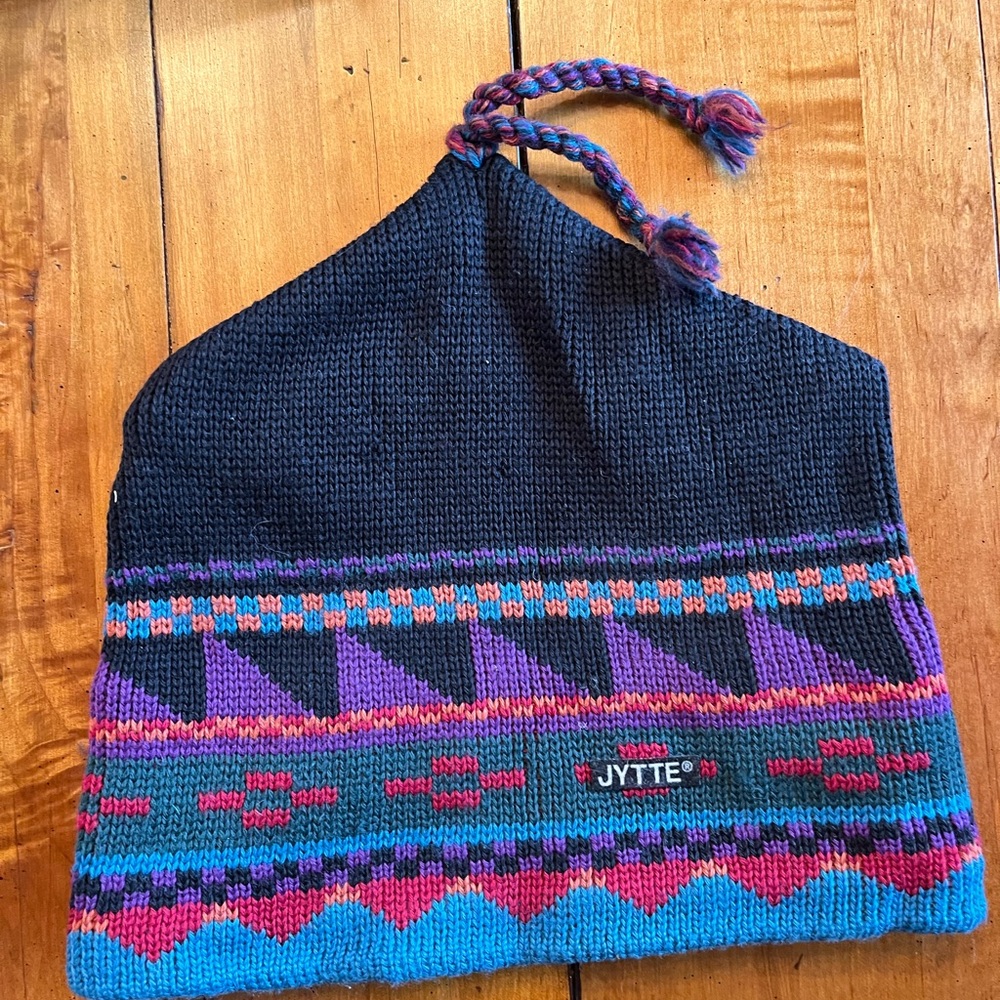 Gently Used Earm and Comfortable winter hat in Medium